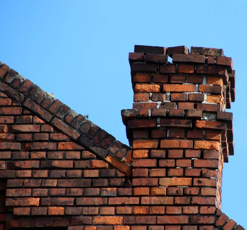Signs Your Mission Viejo Home Needs a Chimney Inspection Damaged chimney on an Mission Viejo home showing cracks and missing mortar